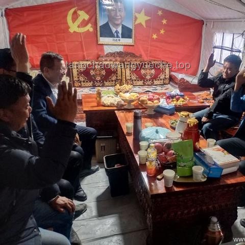 两头熊误入牧民家：熊的战斗力何以被狗超越？